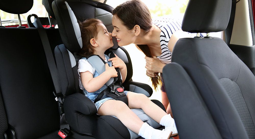 Sicher Autofahren mit Kindern - Kindersicherheit im Auto